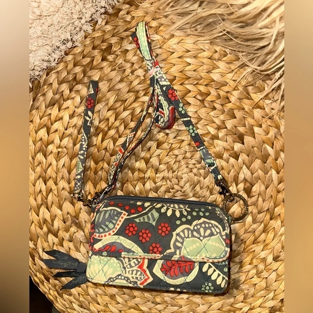 UGC Vera Bradley Nomadic Blossom Quilt Clutch Wristlet Gray Blue Full Zip Floral
